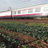 Proprio mentre stiamo andando via vediamo sfrecciare un treno ad alta velocit�